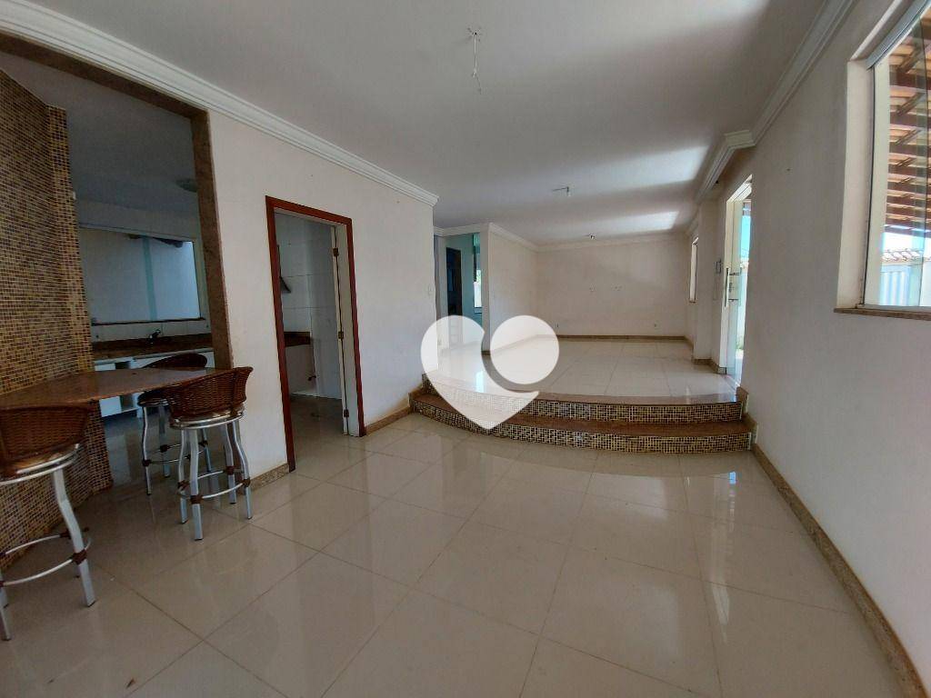 Casa à venda com 4 quartos, 240m² - Foto 8