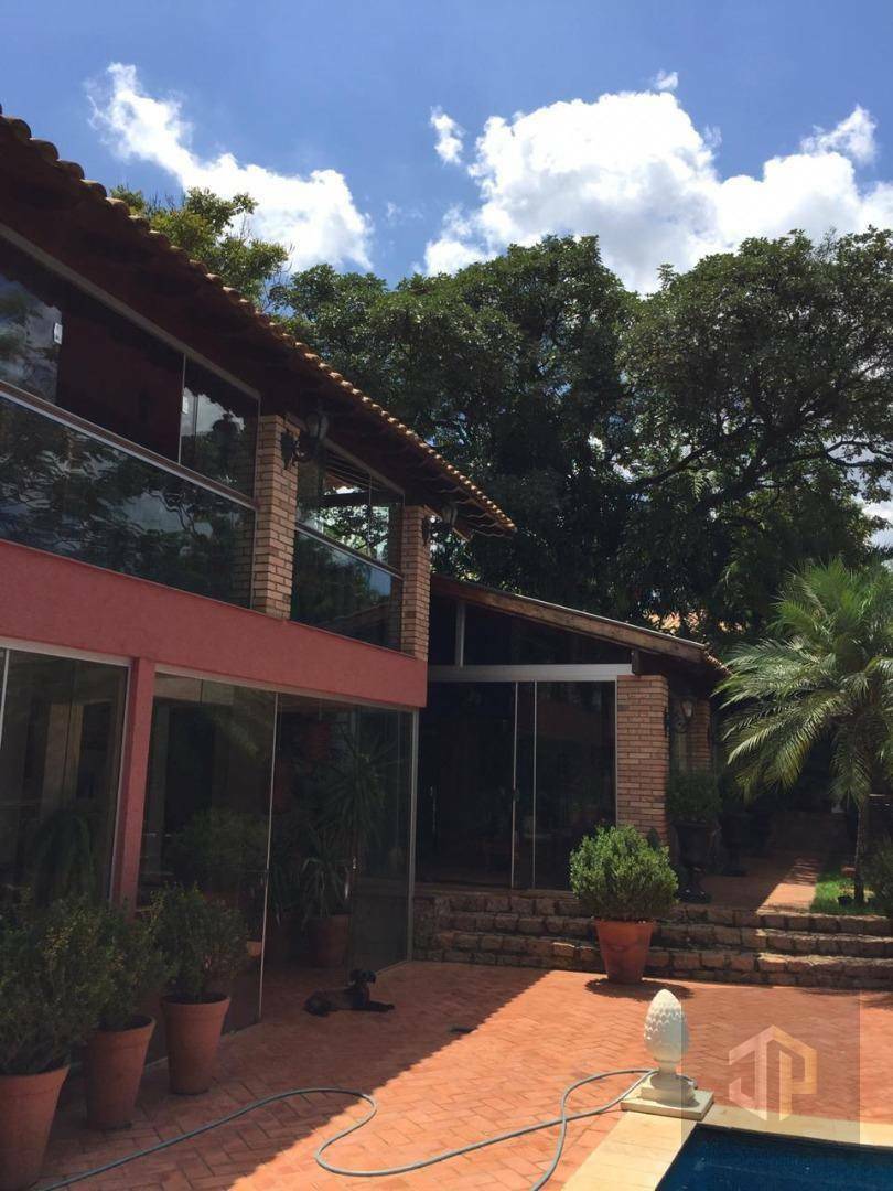 Casa à venda com 3 quartos, 750m² - Foto 1