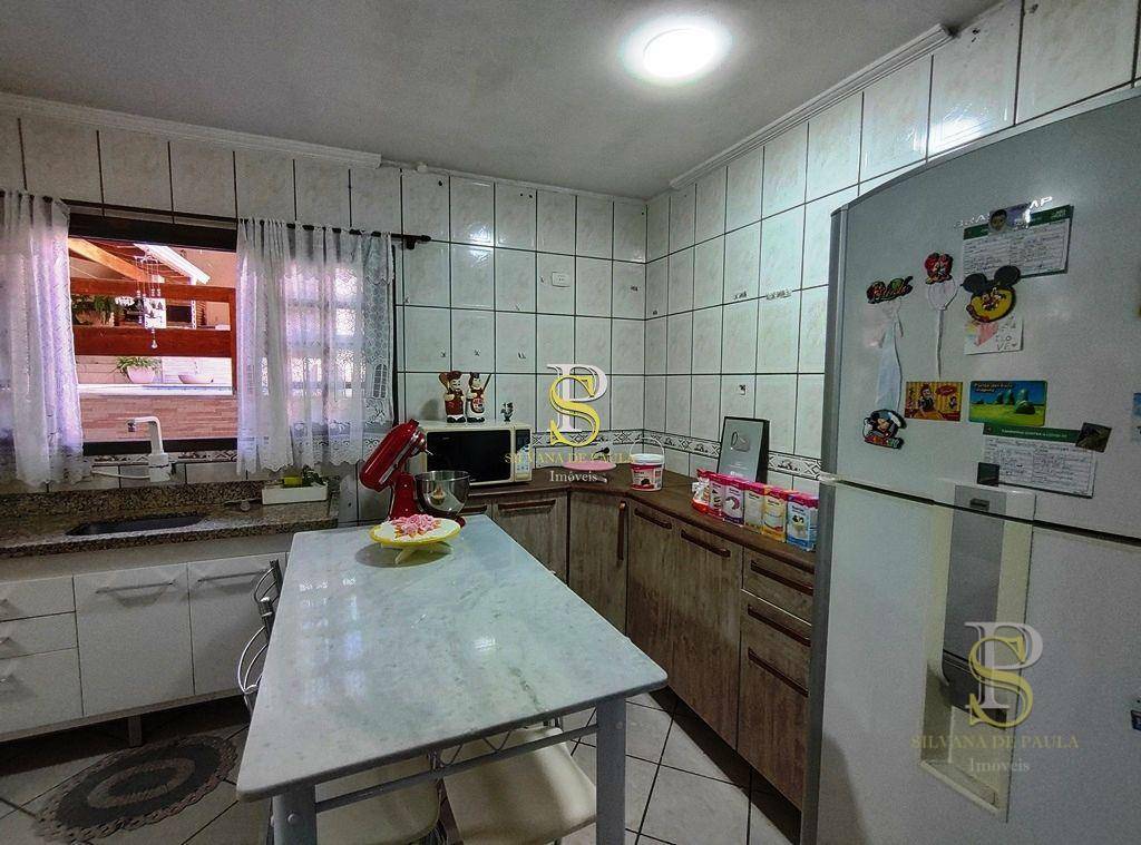 Casa à venda com 3 quartos, 220m² - Foto 15