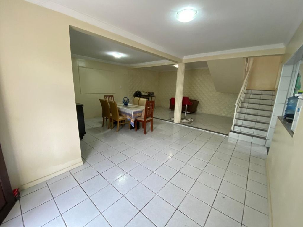 Casa à venda e aluguel com 5 quartos, 240m² - Foto 4