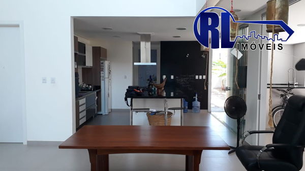 Casa para alugar com 4 quartos, 366m² - Foto 2