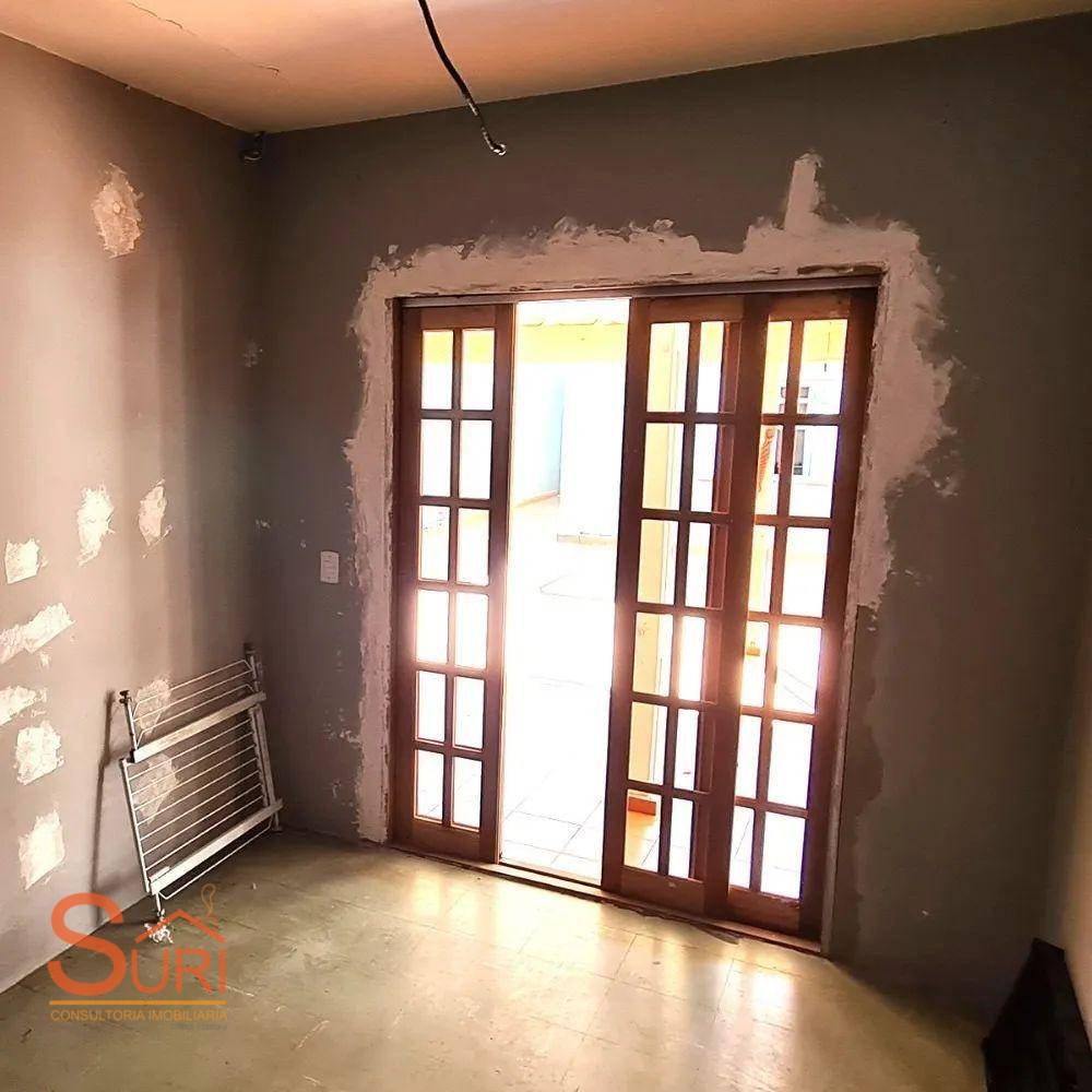 Casa à venda com 3 quartos, 280m² - Foto 9