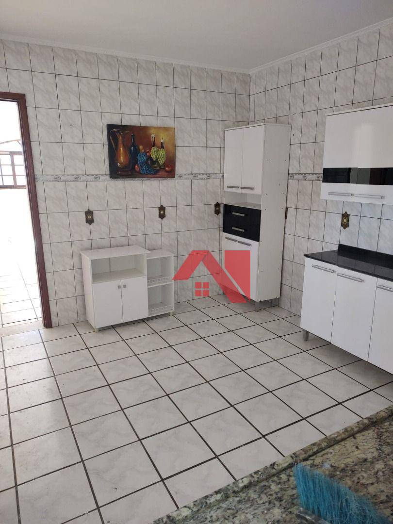 Casa à venda com 2 quartos, 150m² - Foto 2