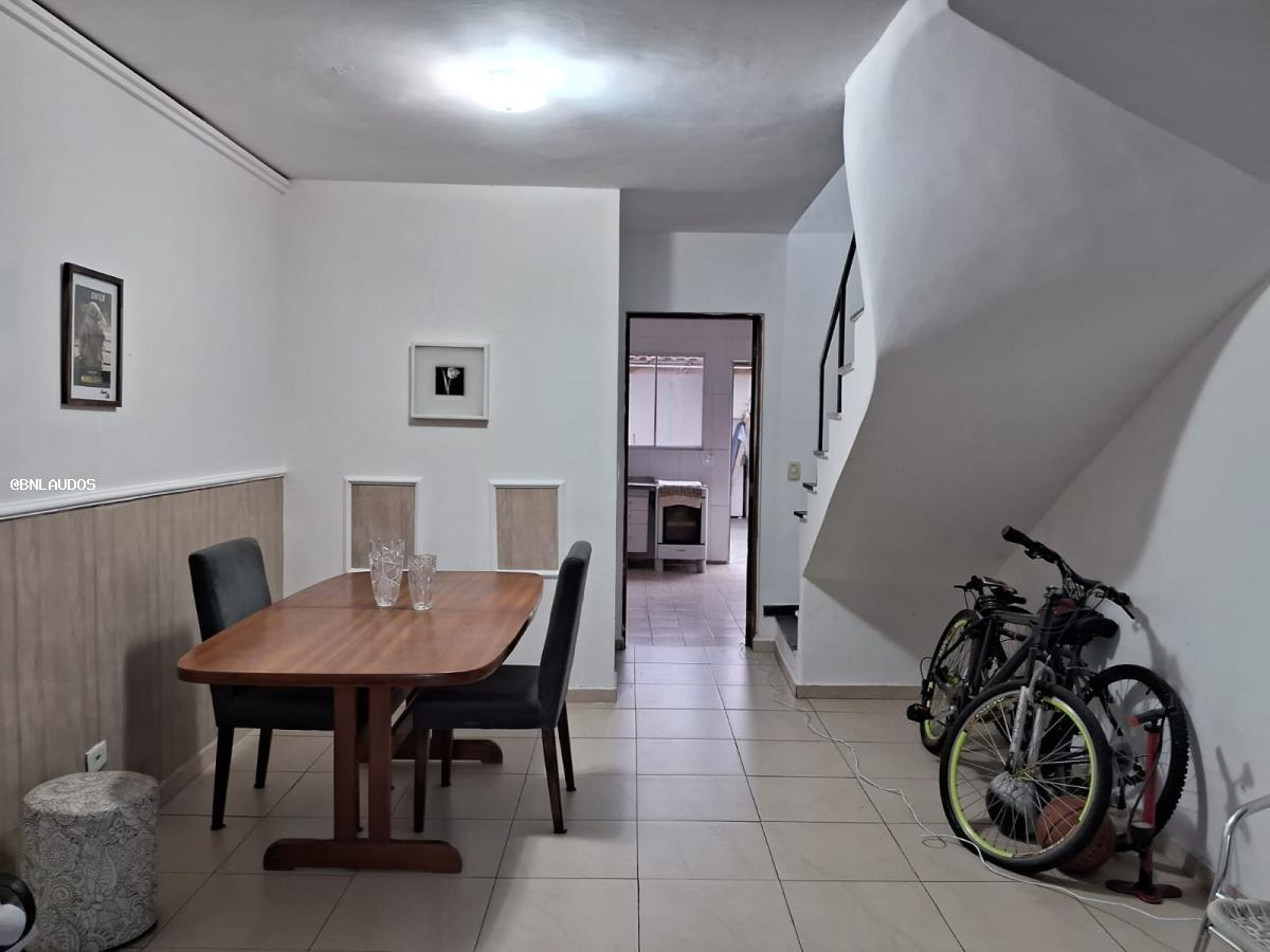 Sobrado à venda com 3 quartos, 120m² - Foto 1