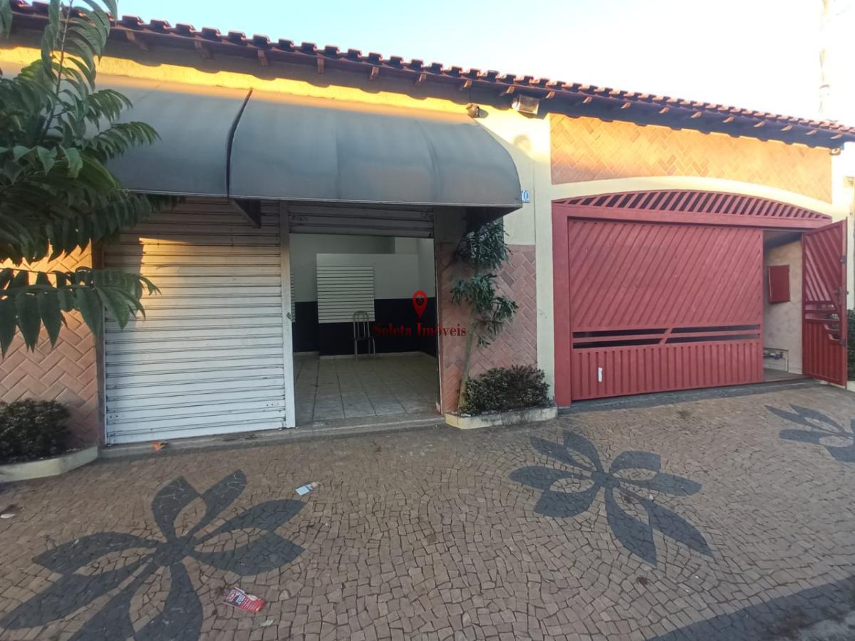 Casa à venda com 3 quartos, 200m² - Foto 1