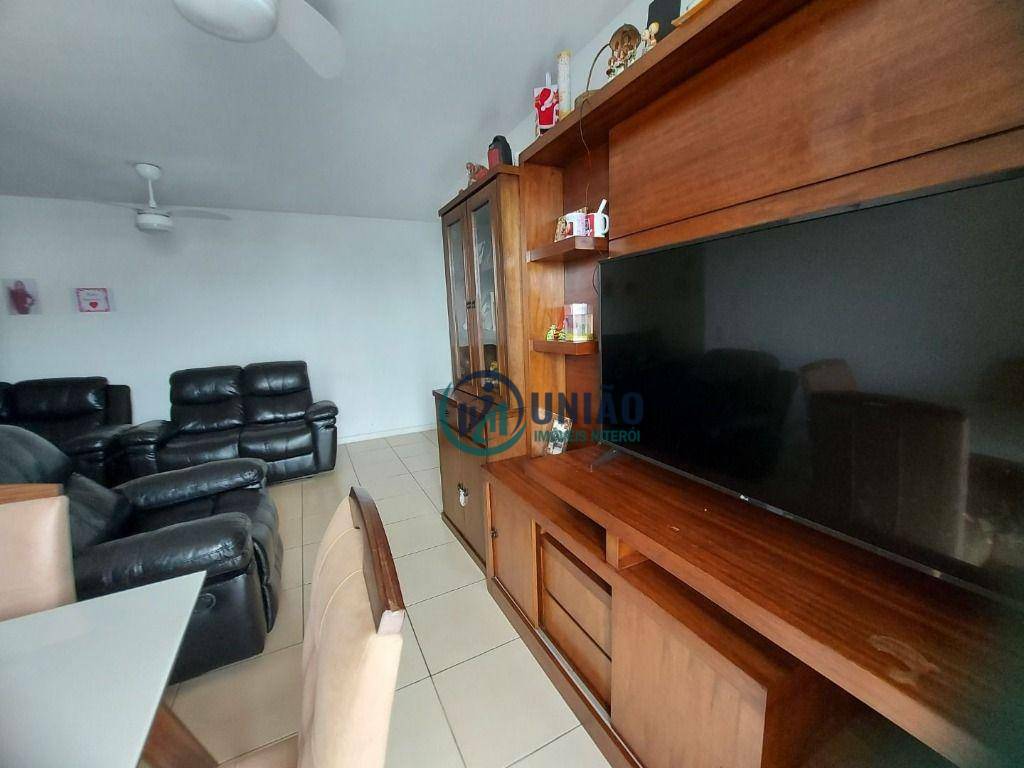 Apartamento à venda com 3 quartos, 75m² - Foto 4