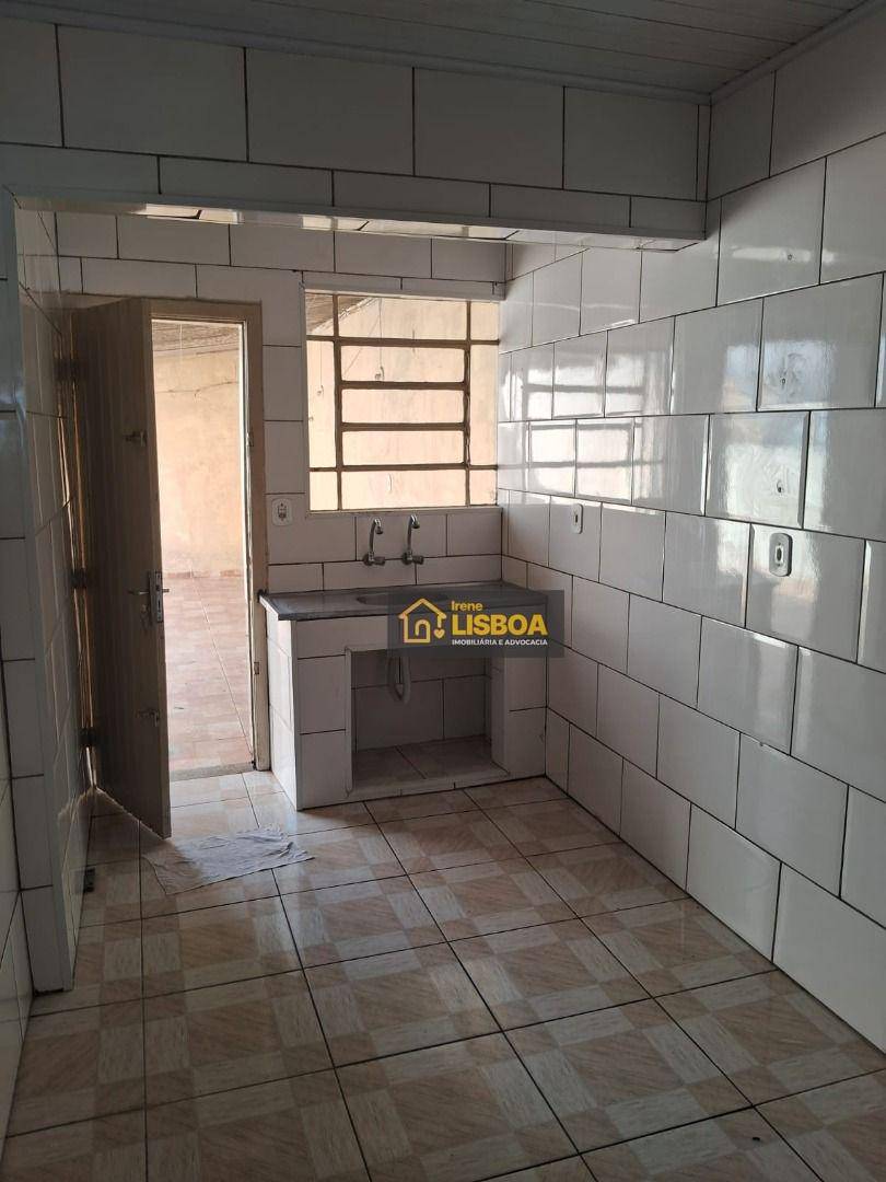 Casa para alugar com 2 quartos, 70m² - Foto 8