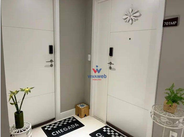 Apartamento à venda com 3 quartos, 168m² - Foto 4