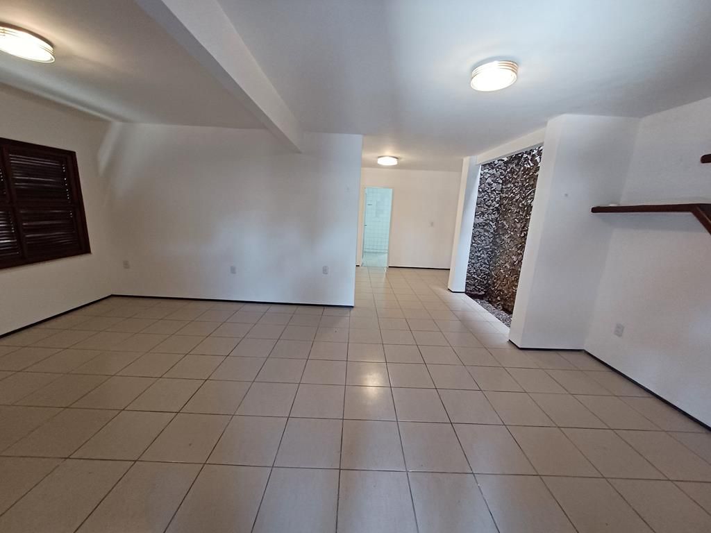 Casa para alugar com 3 quartos, 200m² - Foto 6