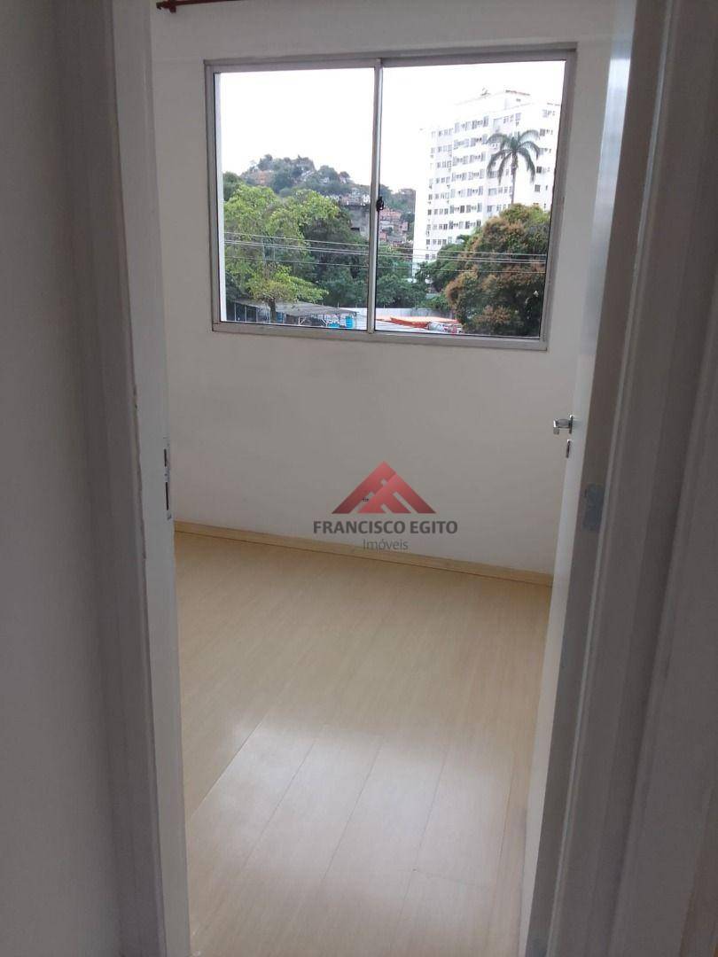 Apartamento à venda com 3 quartos, 75m² - Foto 4