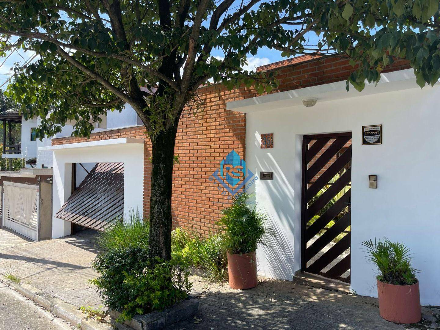 Casa à venda com 2 quartos, 169m² - Foto 1