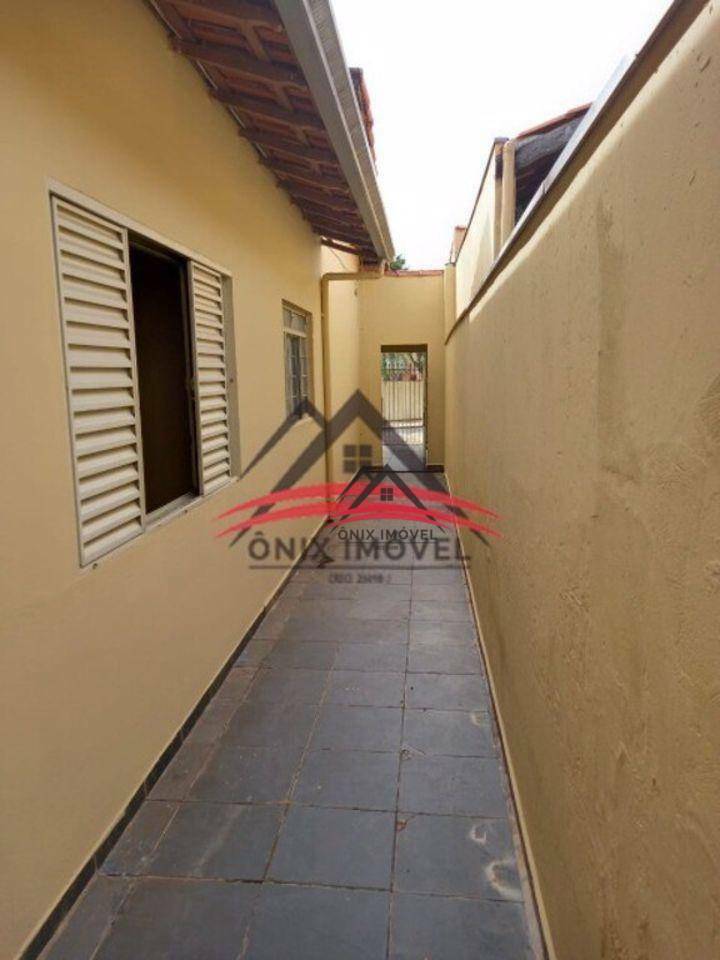 Casa à venda com 4 quartos, 250m² - Foto 4