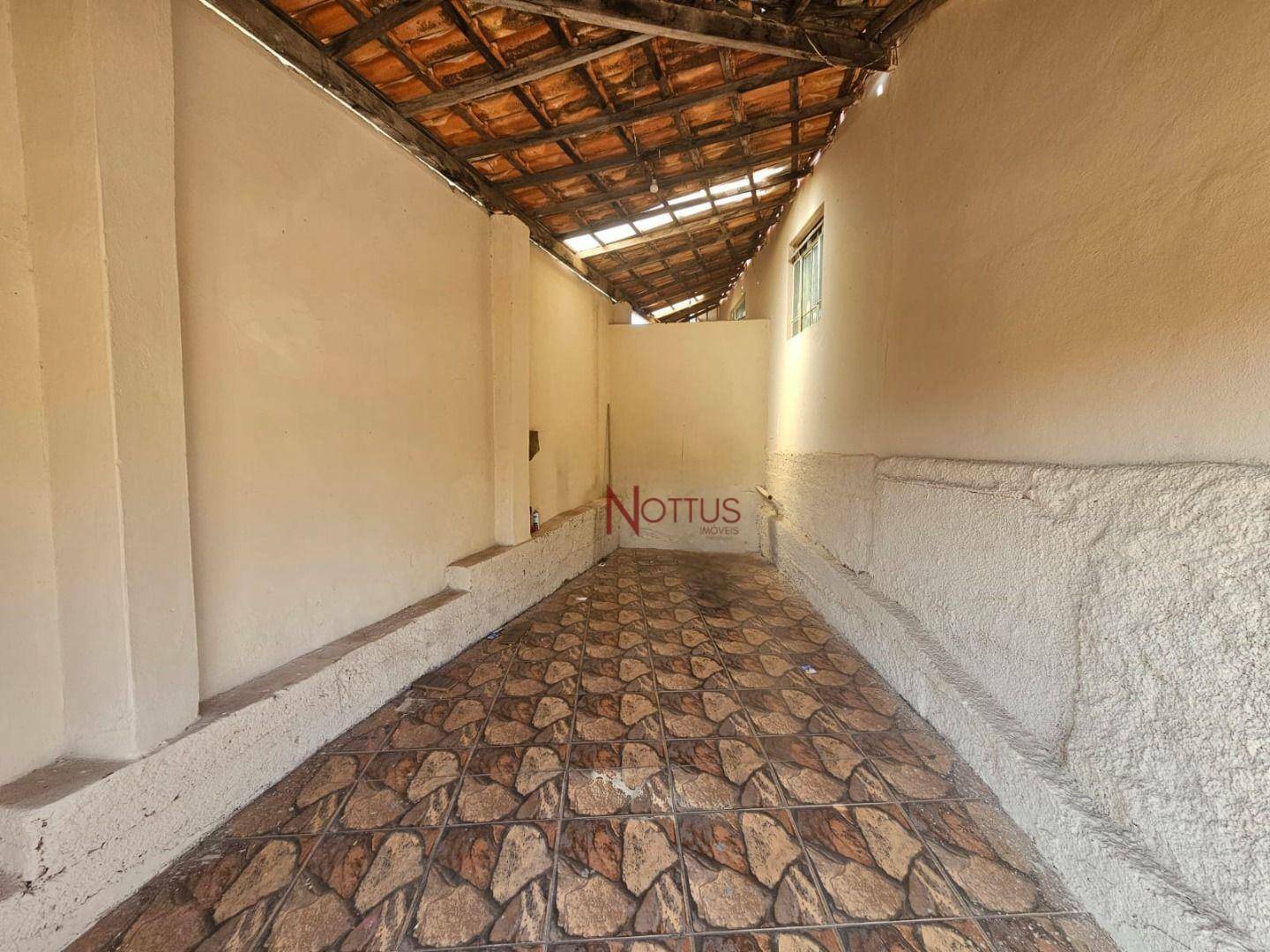 Casa à venda com 4 quartos, 250m² - Foto 3