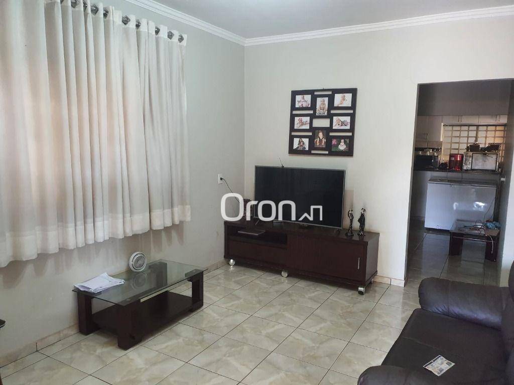 Casa à venda com 4 quartos, 270m² - Foto 1