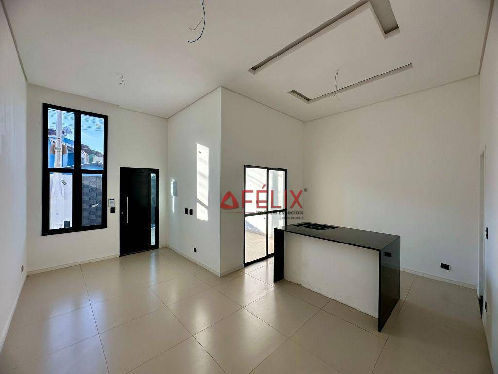 Casa à venda com 3 quartos, 83m² - Foto 1