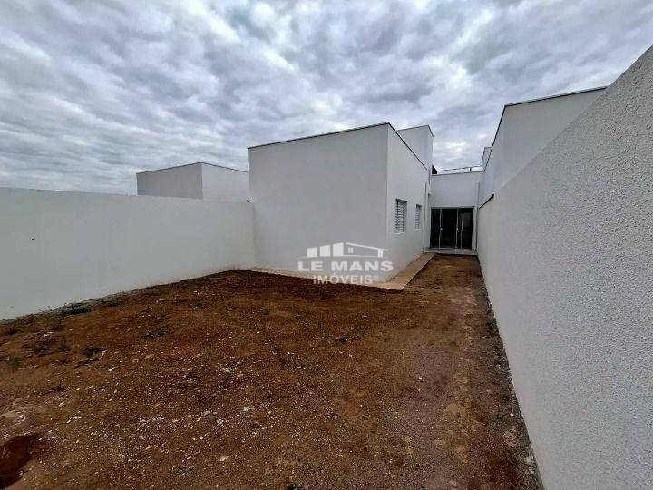 Casa à venda com 2 quartos, 62m² - Foto 13