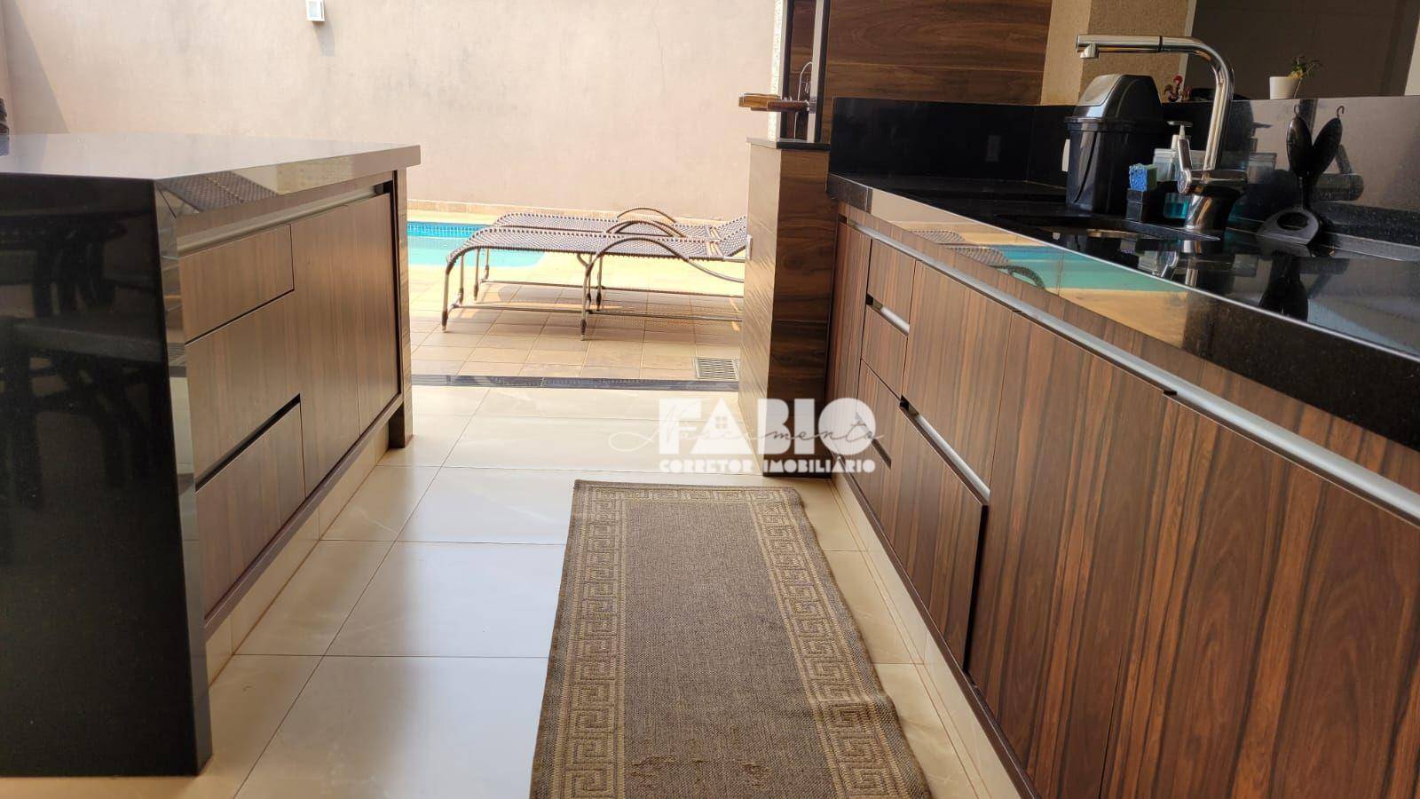 Casa de Condomínio à venda com 4 quartos, 320m² - Foto 3