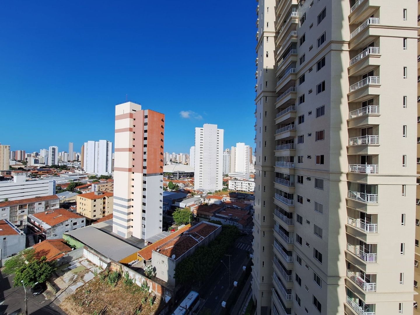 Apartamento para alugar com 3 quartos, 95m² - Foto 14