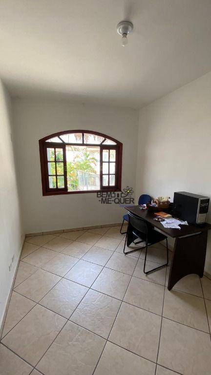 Casa à venda com 3 quartos, 234m² - Foto 8