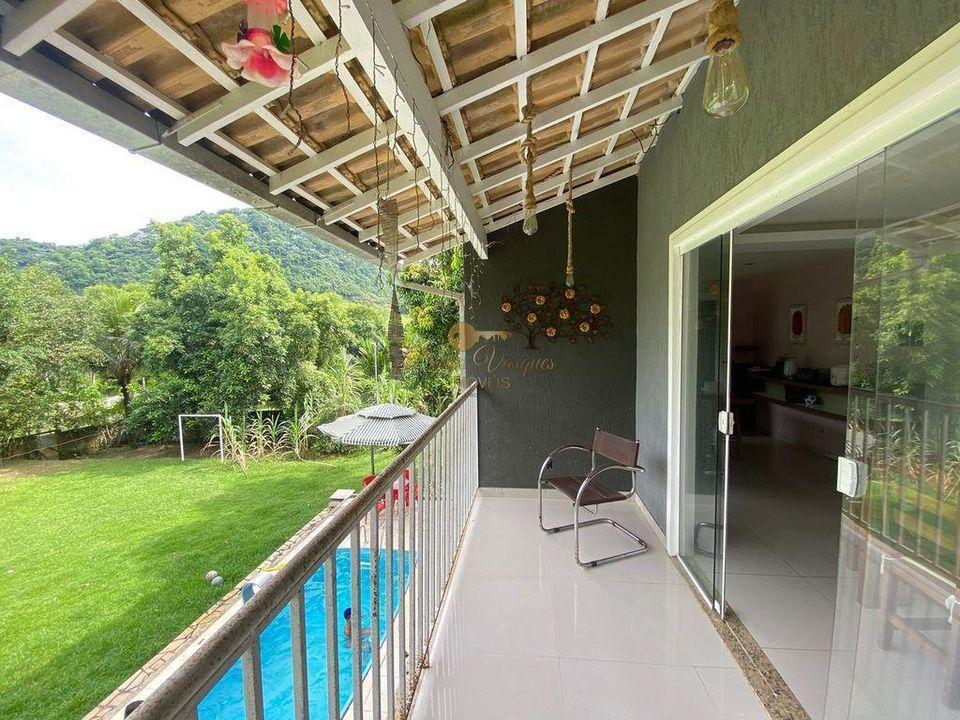 Casa à venda com 8 quartos, 1800m² - Foto 10