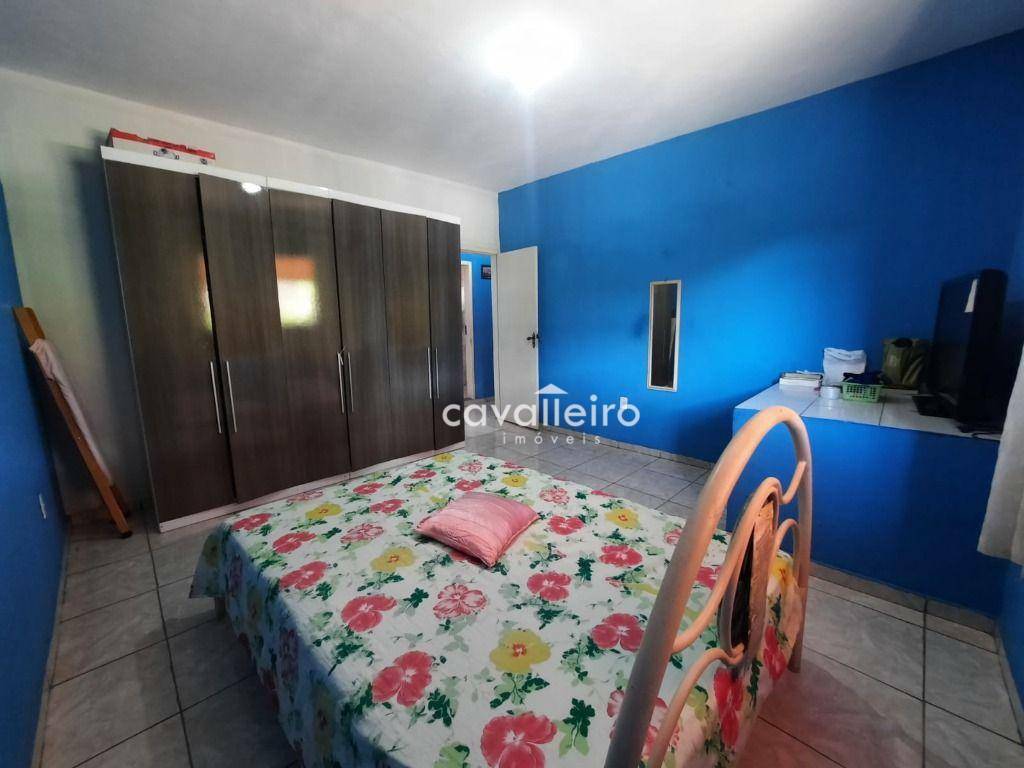 Casa à venda com 4 quartos, 180m² - Foto 12