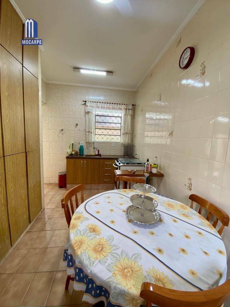 Casa à venda com 3 quartos, 258m² - Foto 14