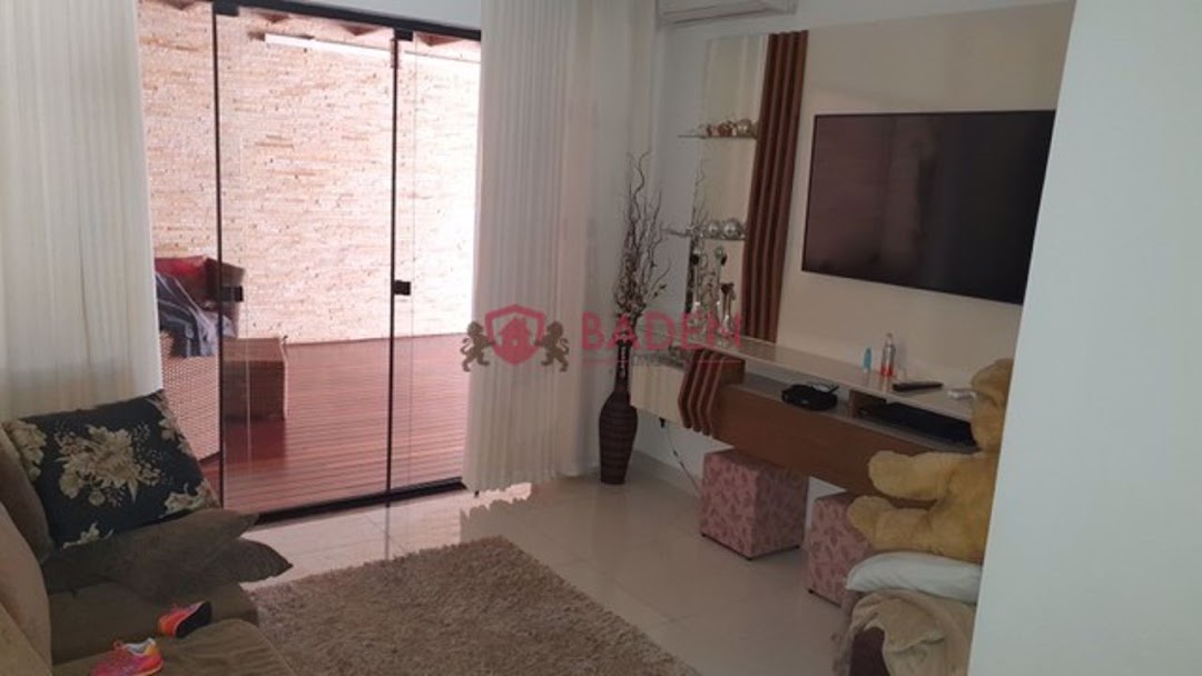 Casa à venda com 4 quartos, 250m² - Foto 4