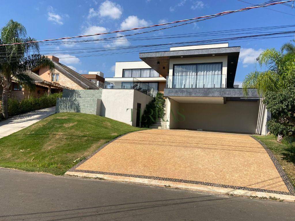 Casa de Condomínio à venda com 4 quartos, 320m² - Foto 1