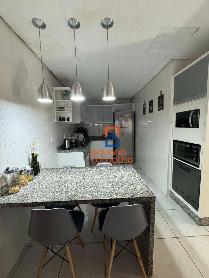 Casa à venda e aluguel com 2 quartos, 100m² - Foto 1