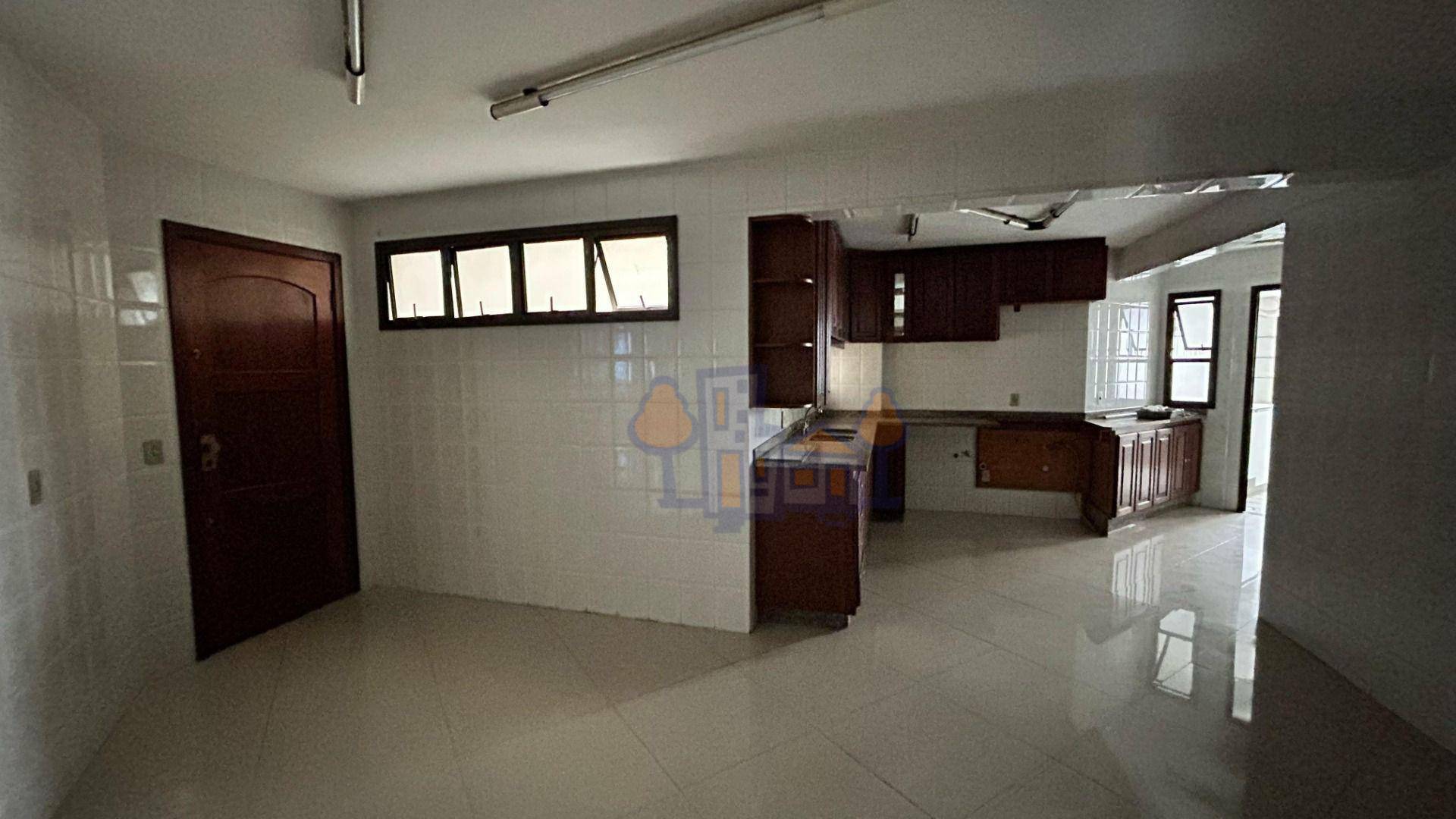 Apartamento para alugar com 3 quartos, 244m² - Foto 8