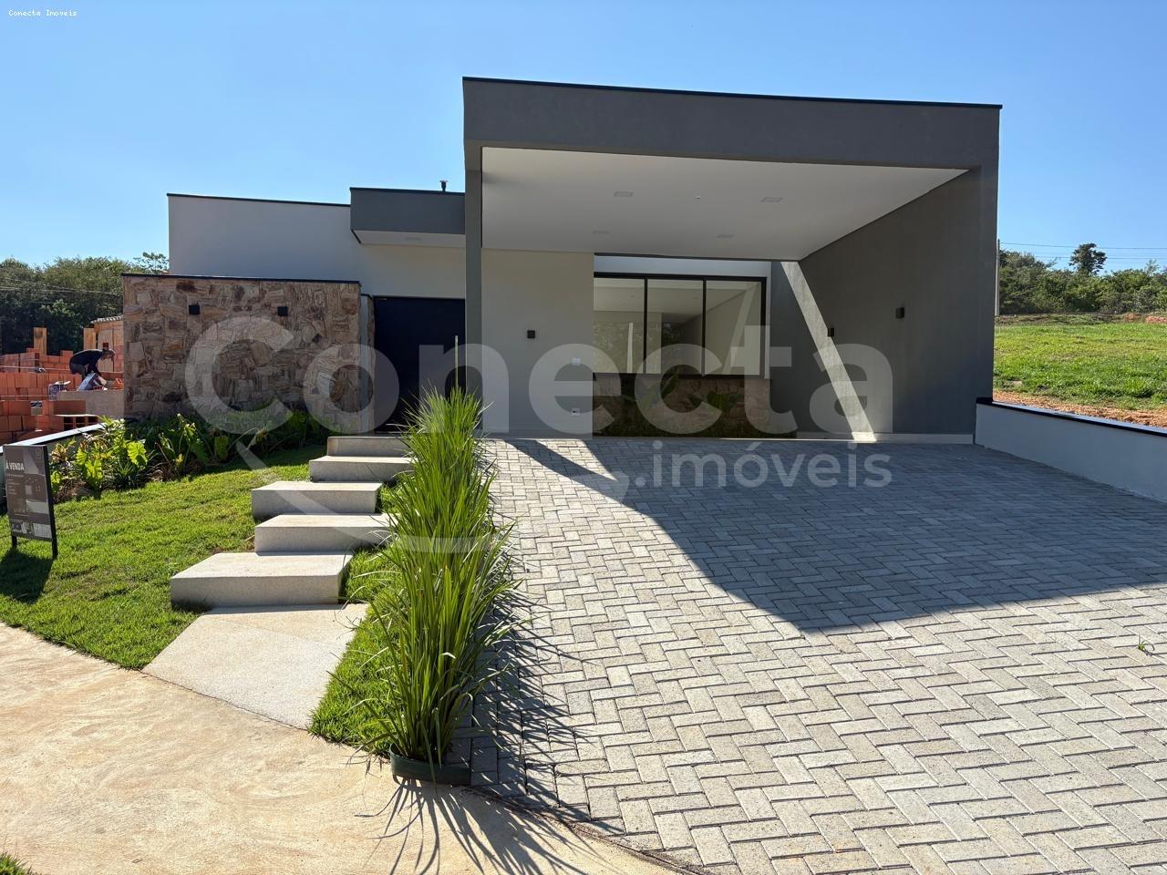Casa à venda com 4 quartos, 155m² - Foto 2