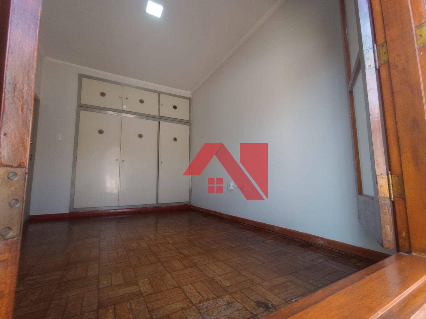 Casa à venda com 3 quartos, 218m² - Foto 9