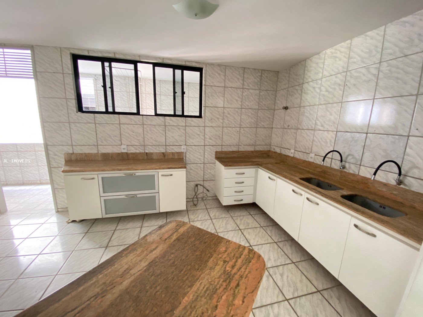 Apartamento para alugar com 3 quartos, 200m² - Foto 12
