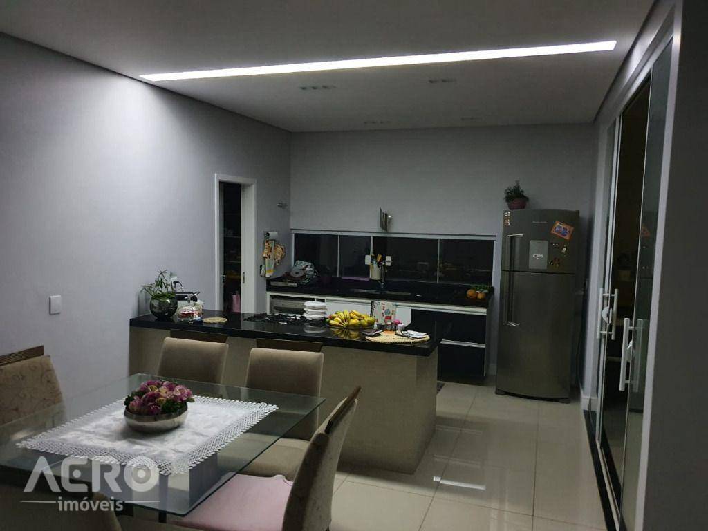 Casa de Condomínio à venda com 3 quartos, 210m² - Foto 24