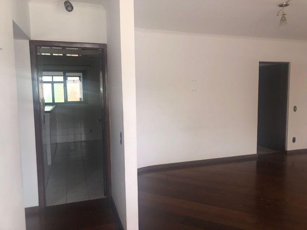 Apartamento à venda com 3 quartos, 190m² - Foto 8