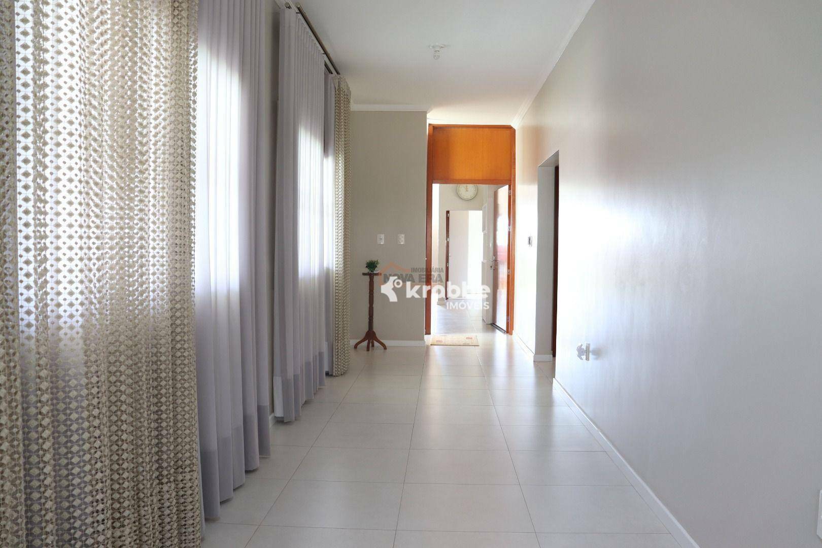 Casa à venda com 4 quartos, 214m² - Foto 3