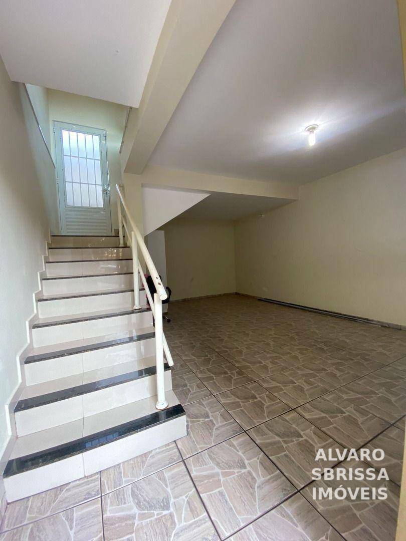 Casa à venda com 2 quartos, 114m² - Foto 2