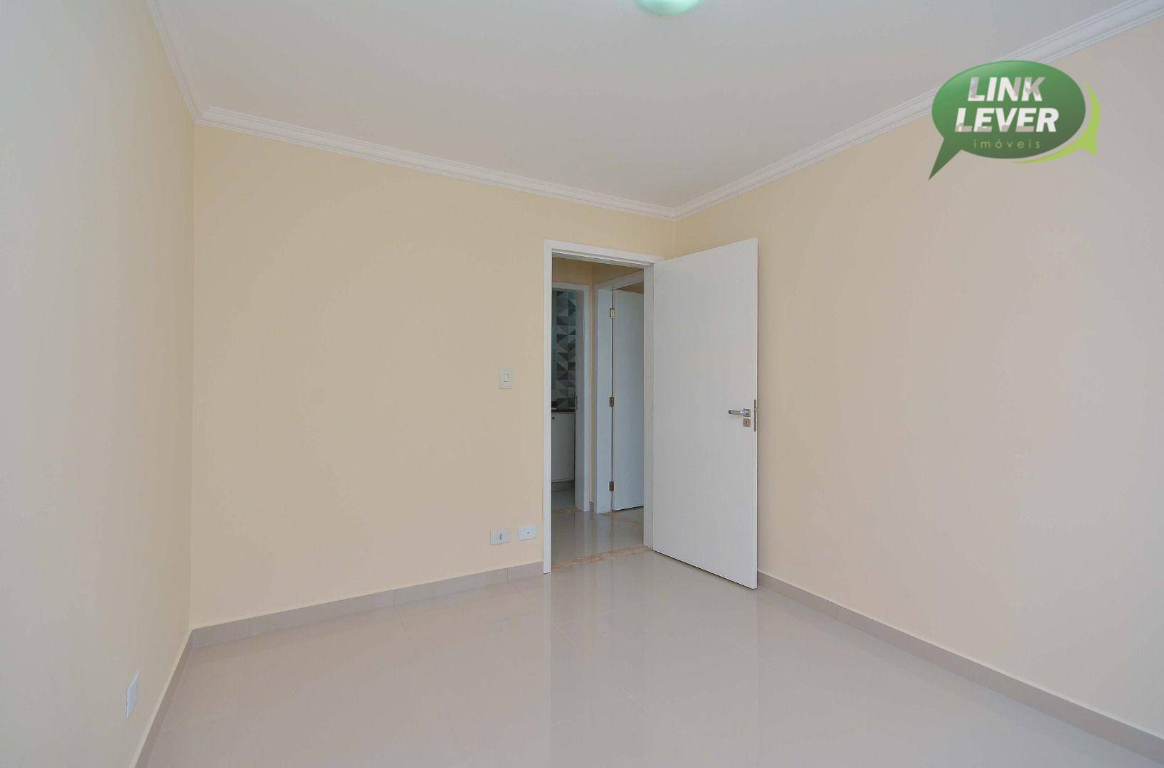 Apartamento para alugar com 3 quartos, 95m² - Foto 12