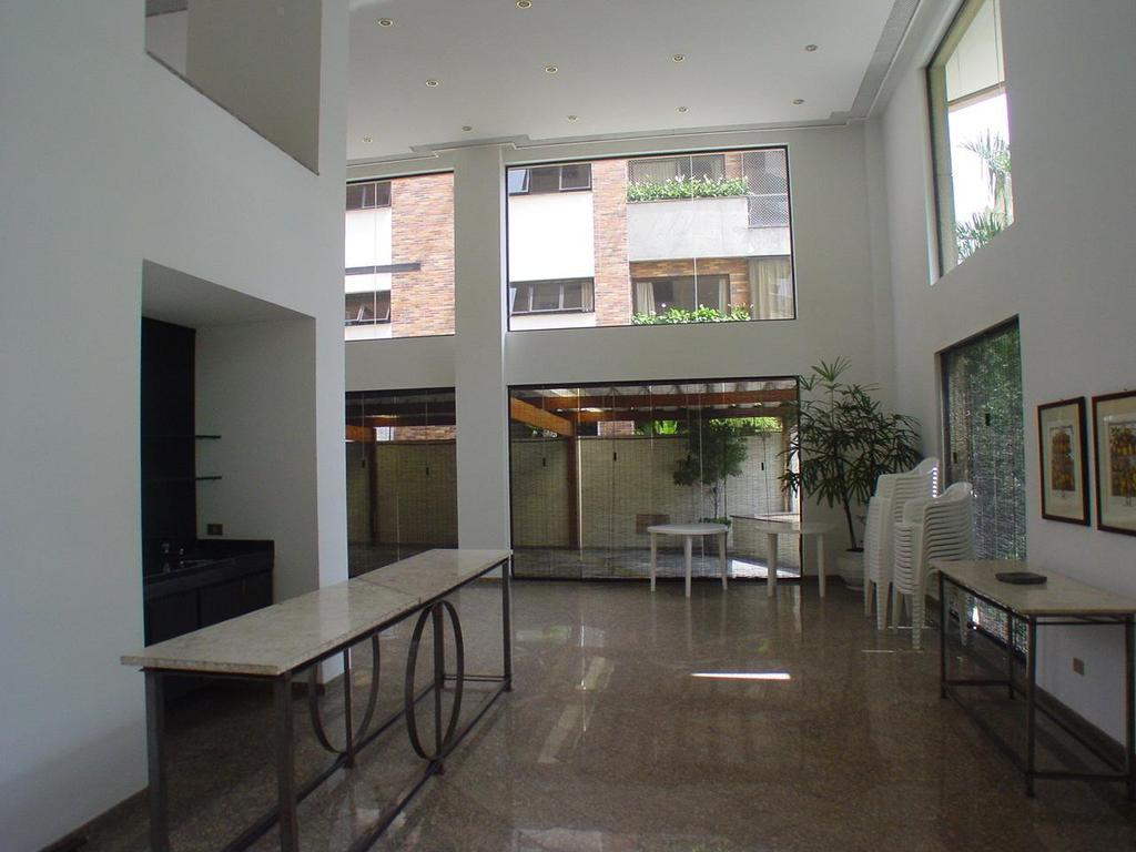 Apartamento à venda com 4 quartos, 438m² - Foto 2