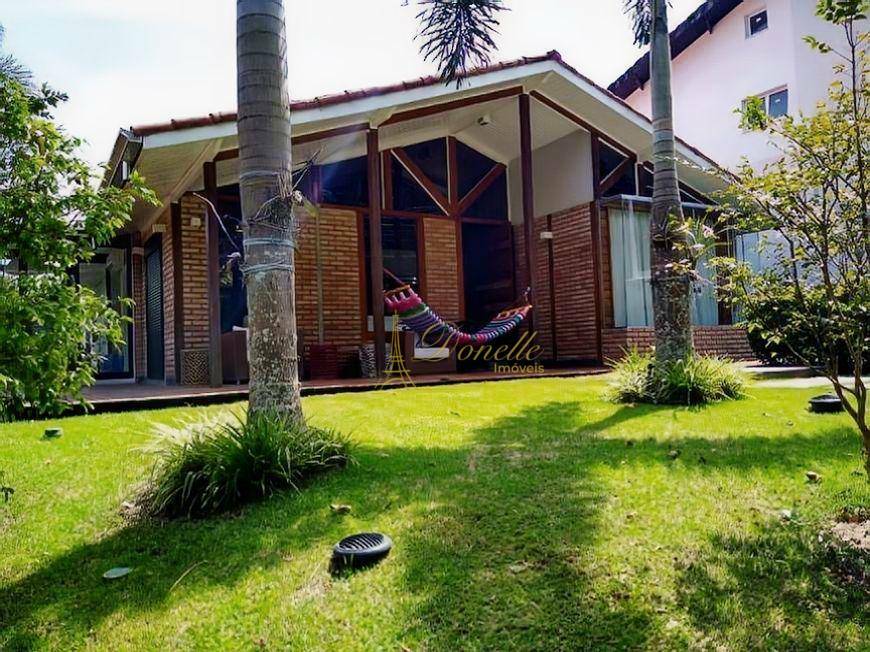 Casa de Condomínio à venda com 3 quartos, 220m² - Foto 2