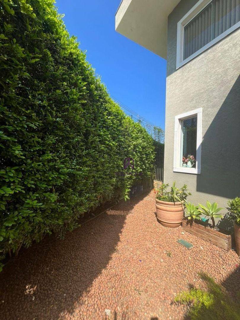 Casa à venda com 3 quartos, 236m² - Foto 12