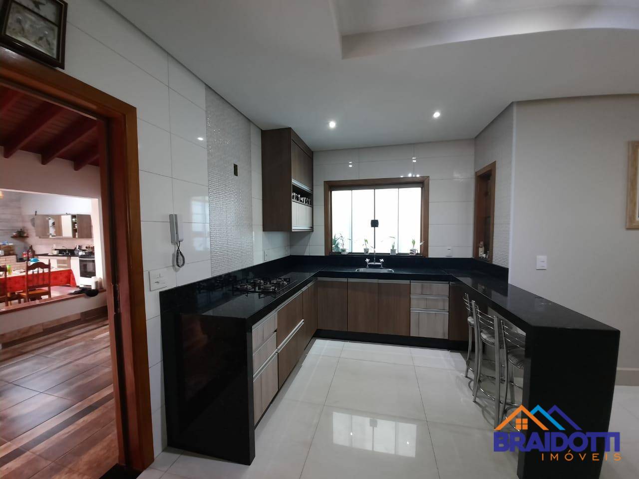 Casa à venda com 4 quartos, 284m² - Foto 9