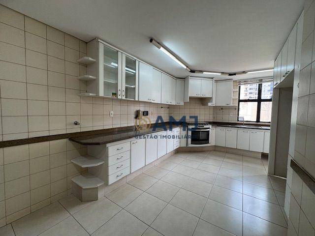 Apartamento para alugar com 4 quartos, 215m² - Foto 9