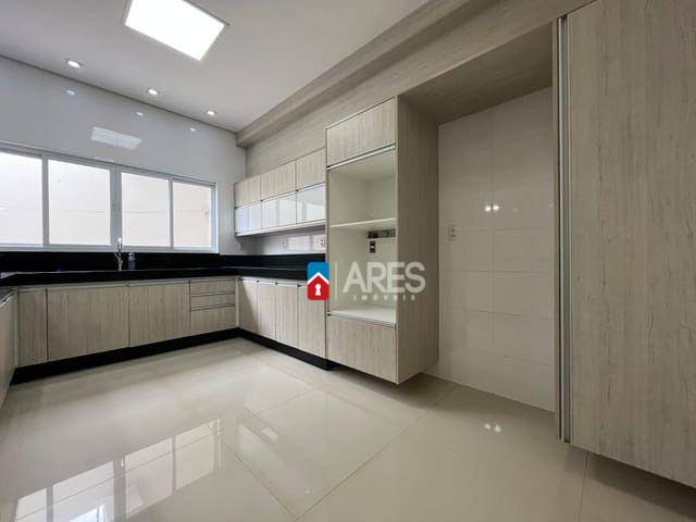 Casa à venda com 4 quartos, 301m² - Foto 14