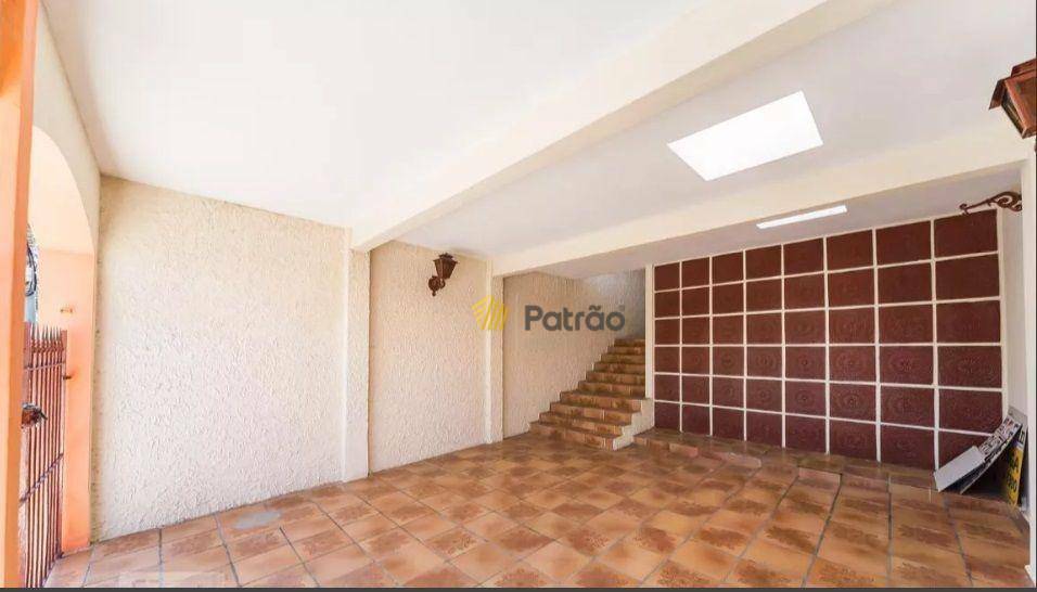 Casa à venda e aluguel com 5 quartos, 166m² - Foto 1