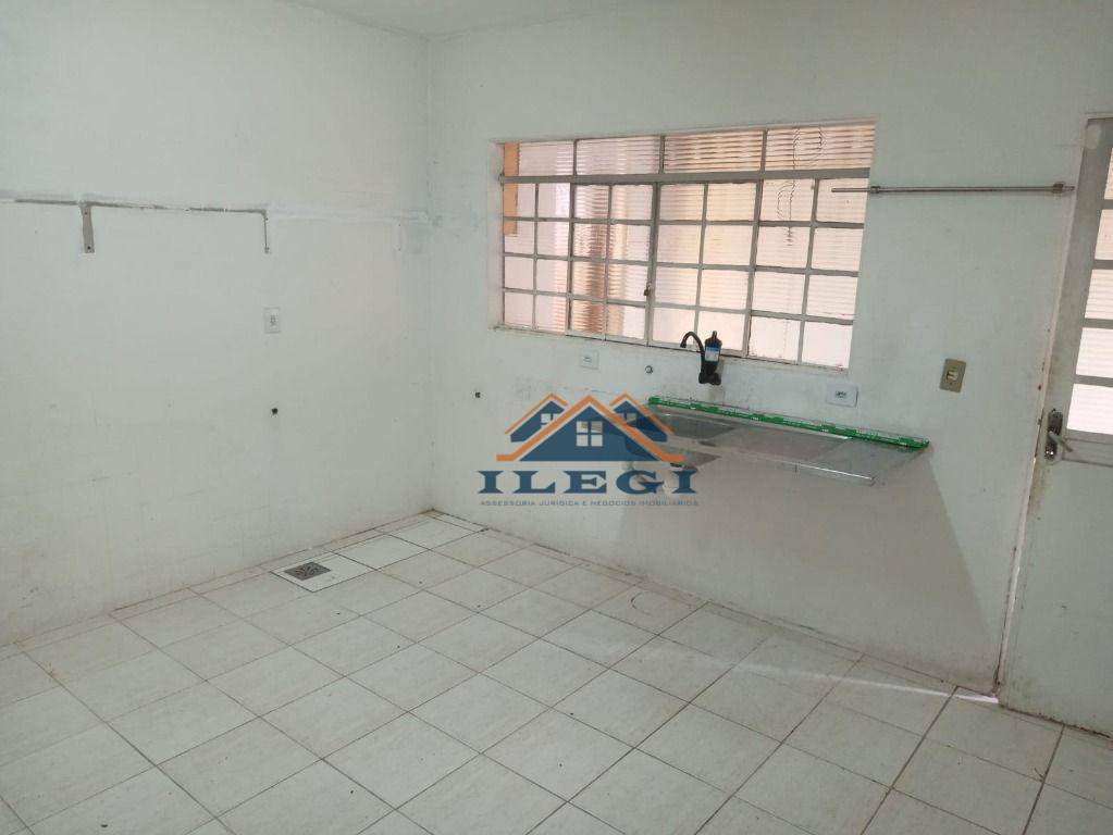 Casa para alugar com 2 quartos, 120m² - Foto 5