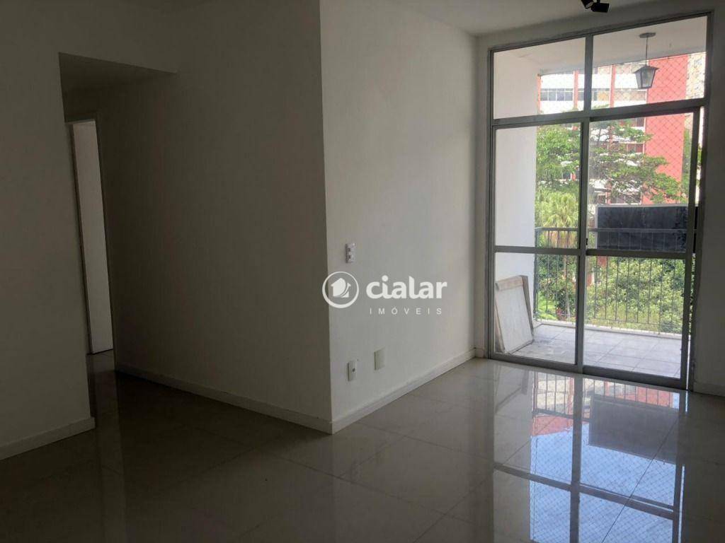 Apartamento à venda com 2 quartos, 64m² - Foto 1