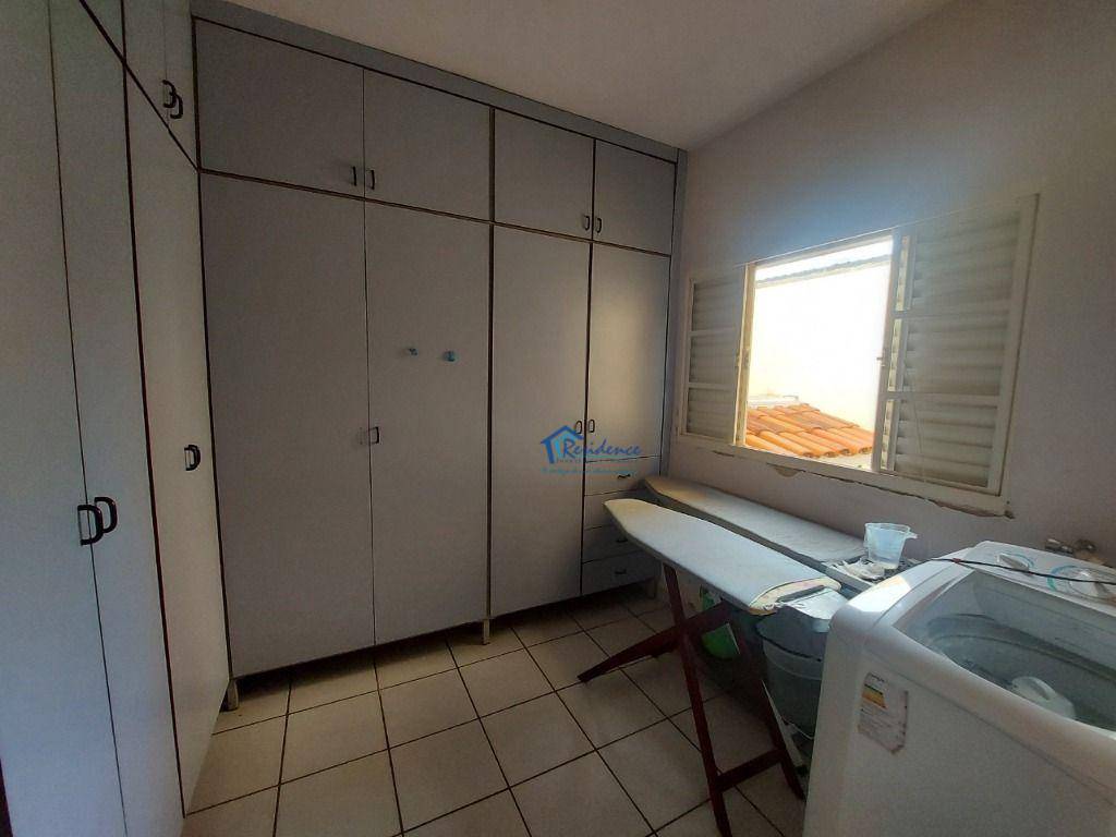 Casa à venda com 5 quartos, 201m² - Foto 4