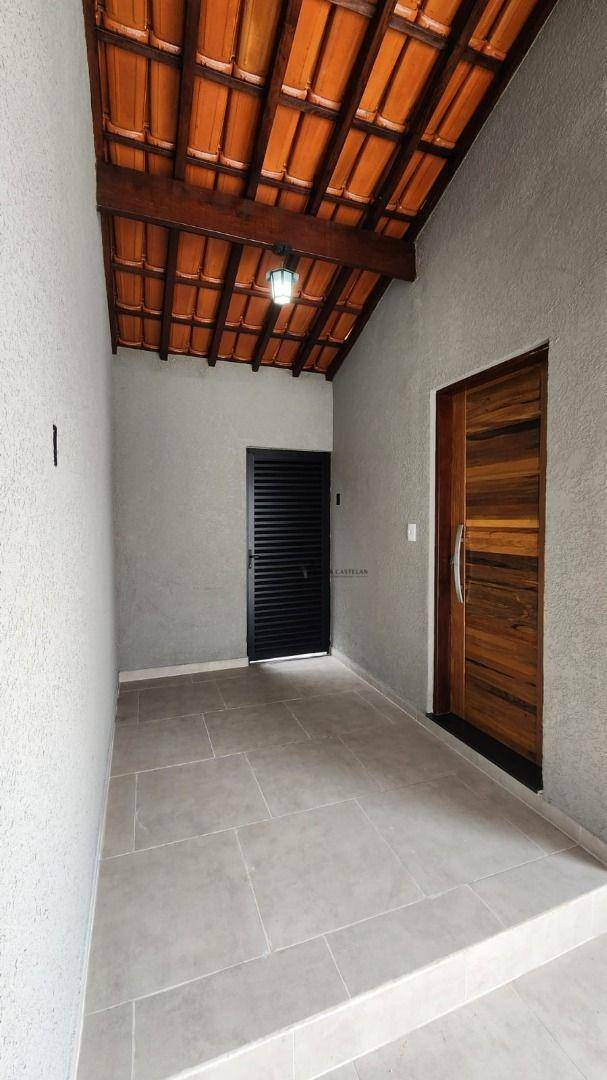 Casa à venda com 2 quartos, 120m² - Foto 2