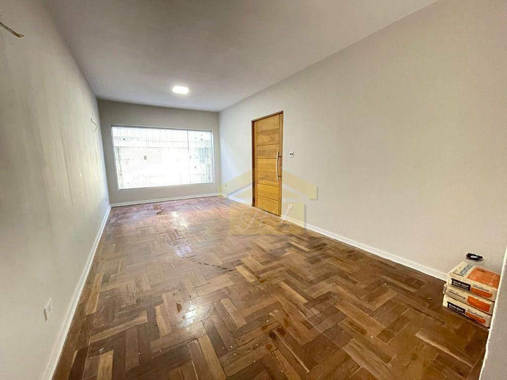 Sobrado à venda com 4 quartos, 240m² - Foto 1